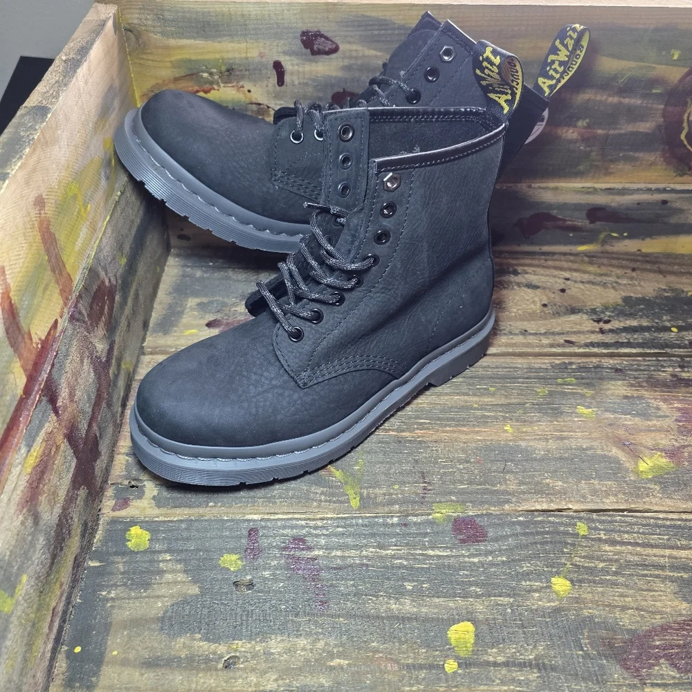 Dr. Martens Unisex 1460 Milled Nubuck WP‎ Black Boots Size Men’s 7 Women’s 8 new
